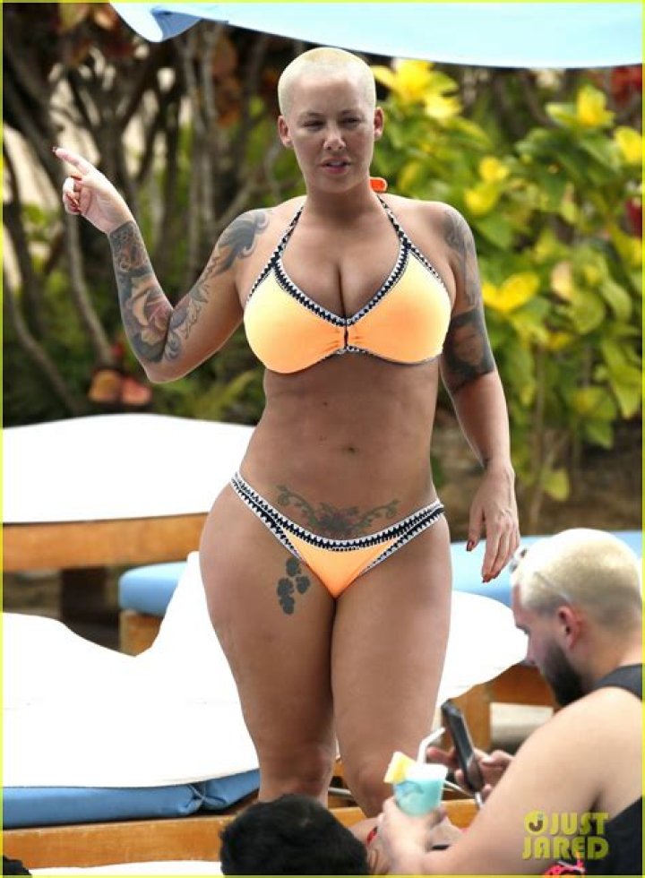 Sultry Sensations: Amber Rose Stuns In Eye-Catching Swimsuits