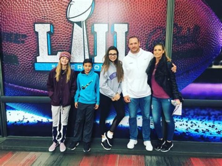Brian Urlacher Wiki, Age, Wife, Kids, Net Worth, Family, Daughter, Ex Wife, Black Son, Height, Wife (Jennipher Frost), Instagram