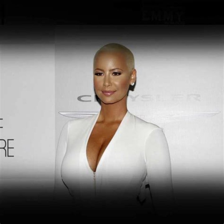 How Old Is Amber Rose? Easy Answer To Your Question