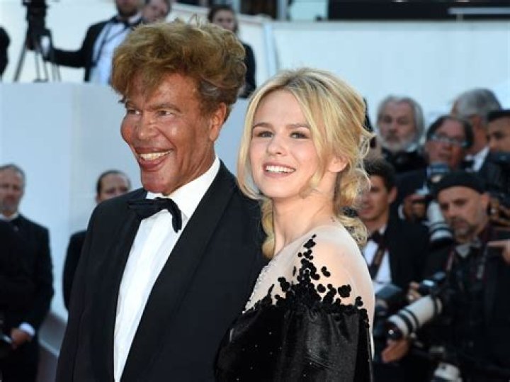 Meet Julie Jardon, The Renowned Artist