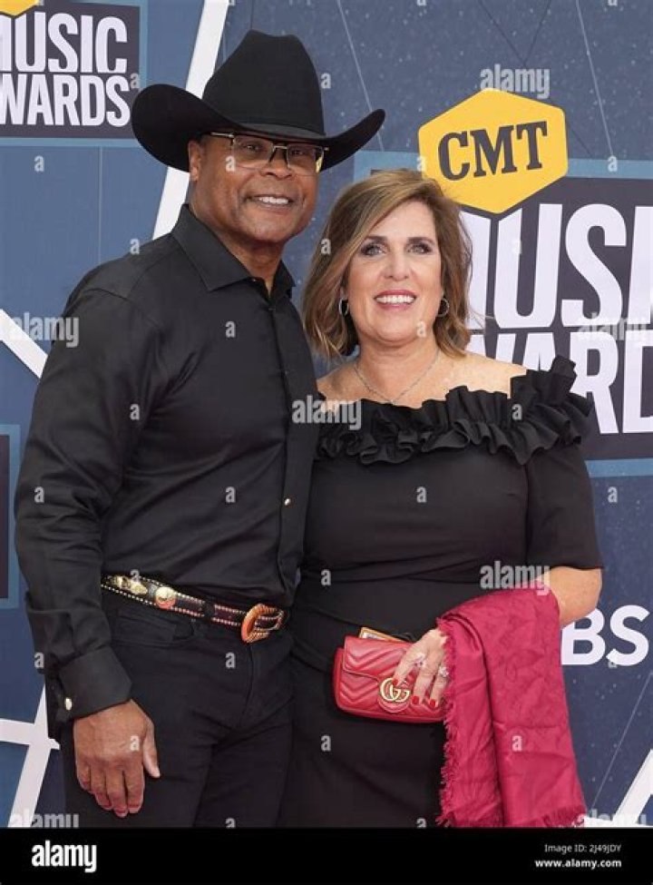 Who Is Mike Singletary’s Wife Kim Singletary?